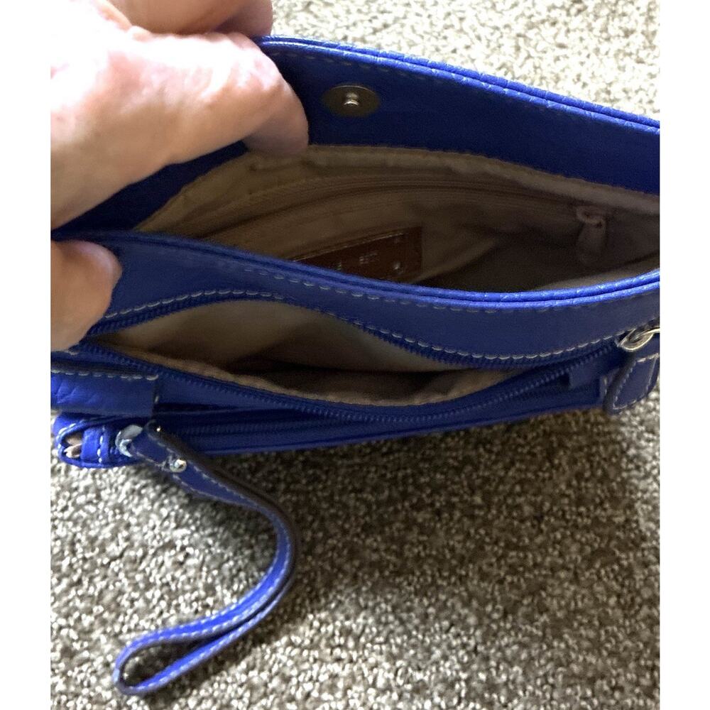 Vtg Nine W. Royal Blue Pebble Leather Folding Wristlet Zip Pkts - Picture 4 of 9